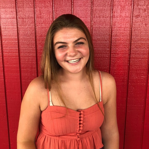 Meet your Posher, Lilia - Picture 2 of 2